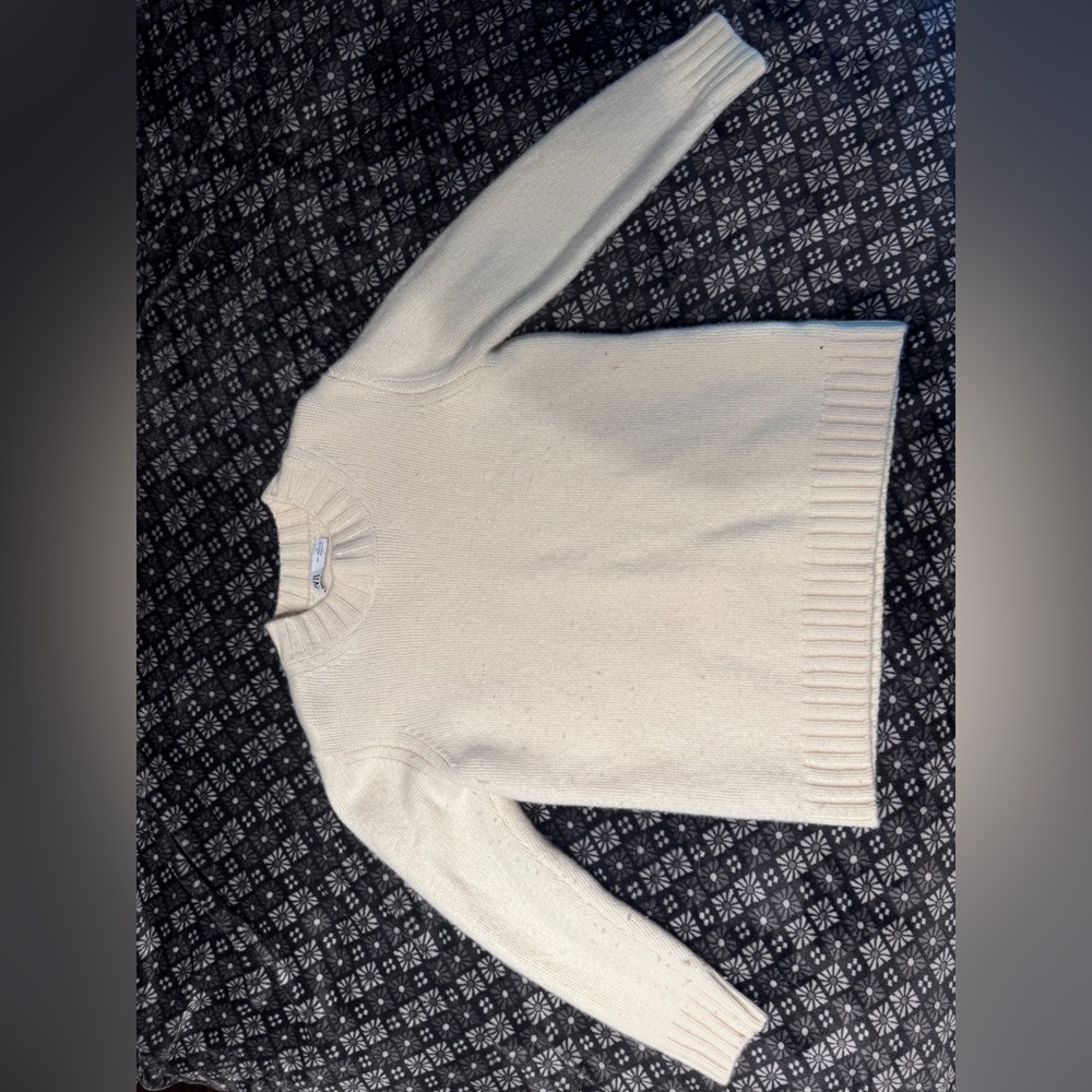 Zara Cream Crew Neck Sweater with Ribbed Edges